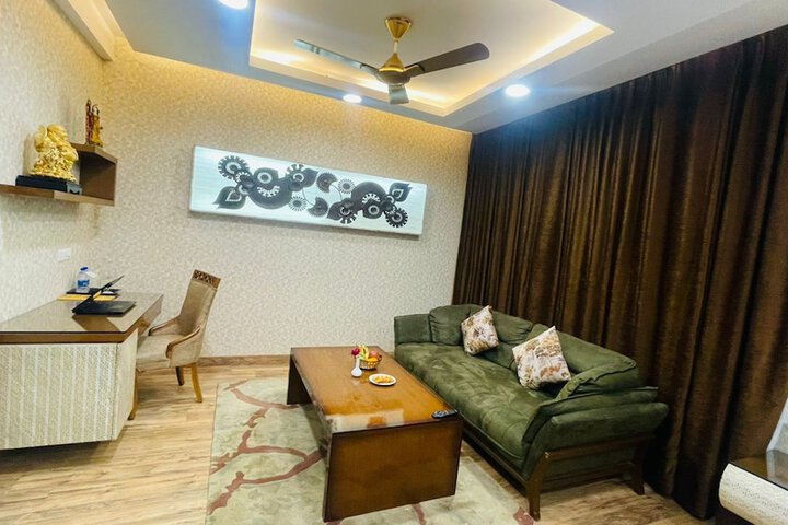 Room 35 of 77