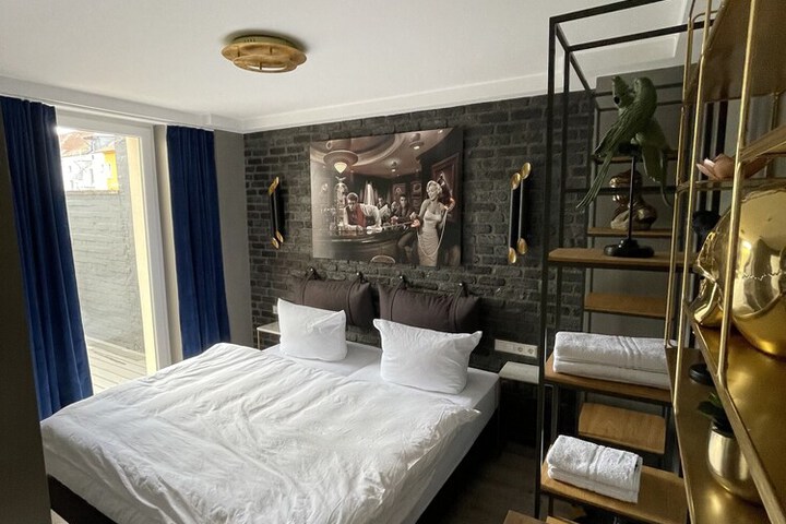 Room 35 of 63
