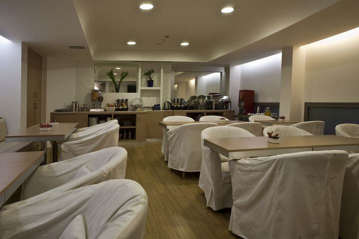 Breakfast area