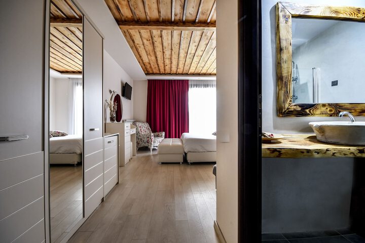 Room 25 of 82