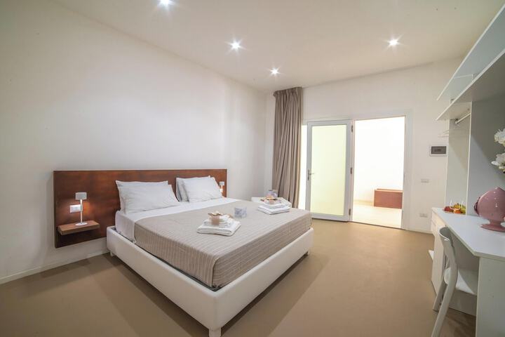 Room 4 of 20