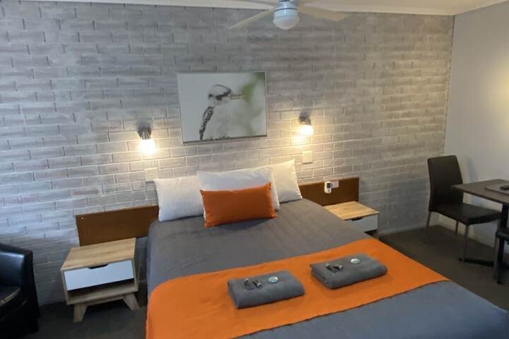 Room 3 of 16