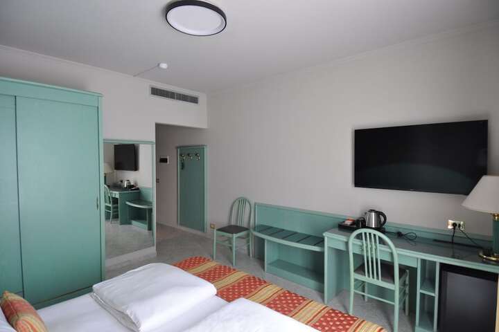 Room 51 of 115