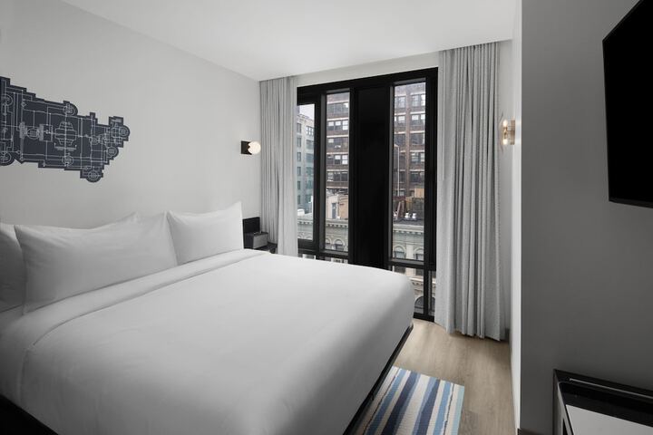 Room 11 of 30