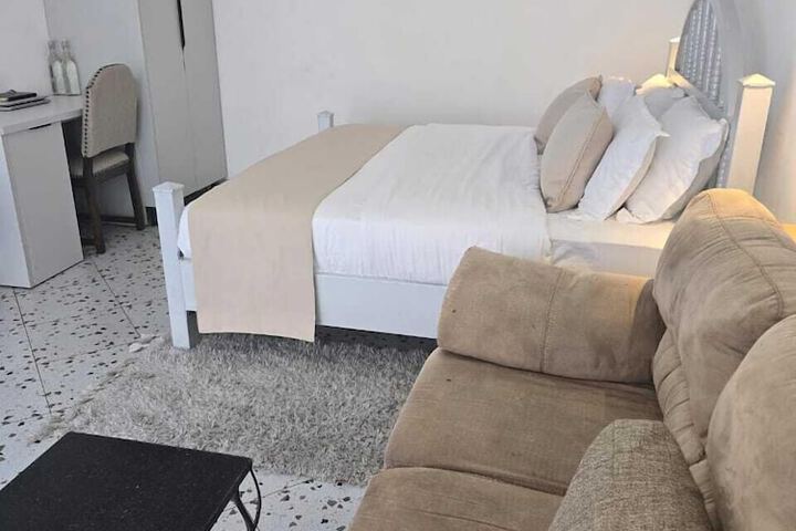 Room 4 of 66