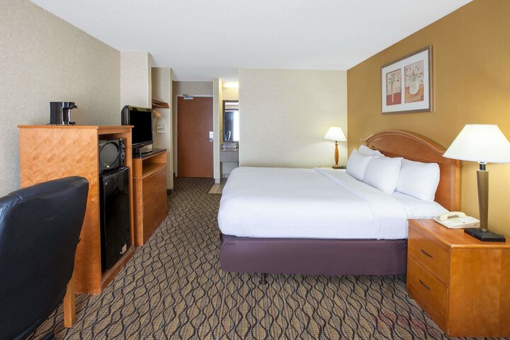 Accessible King Bed (6 of 6)