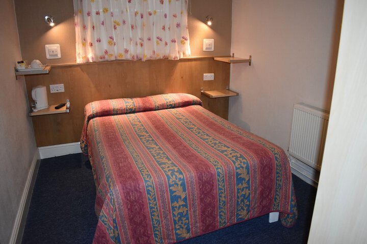 Room 8 of 40