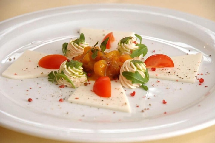 Dining 19 of 24