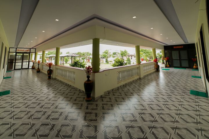 Ballroom/Hall 3 of 18