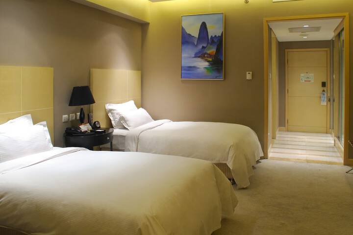 Room 4 of 35