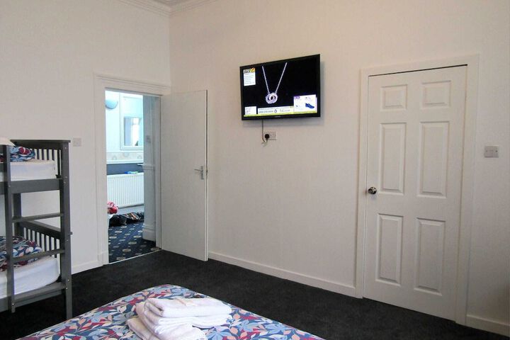 Room 17 of 40