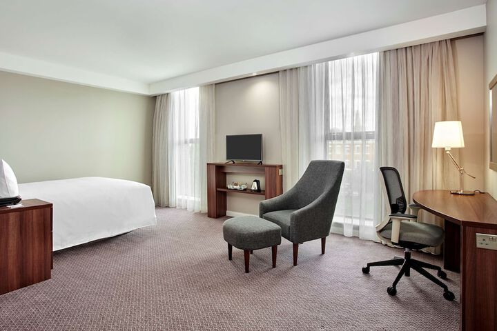 Room 10 of 27