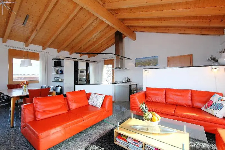 Room 2 of 10