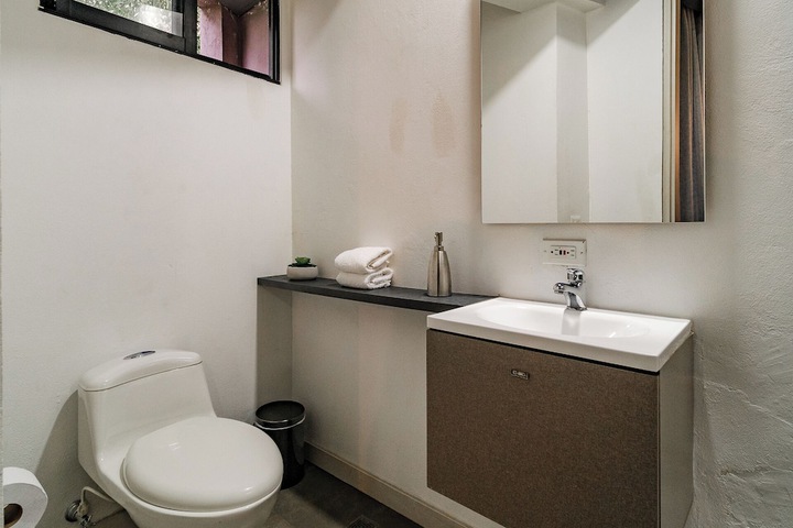 Room 65 of 230