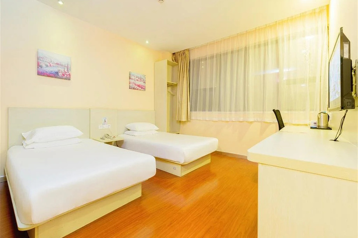 Room 4 of 11