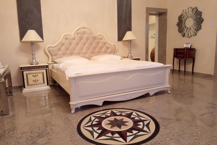 Room 14 of 43