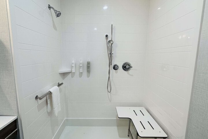 2 Queen Beds Hearing Accessible (20 of 30)