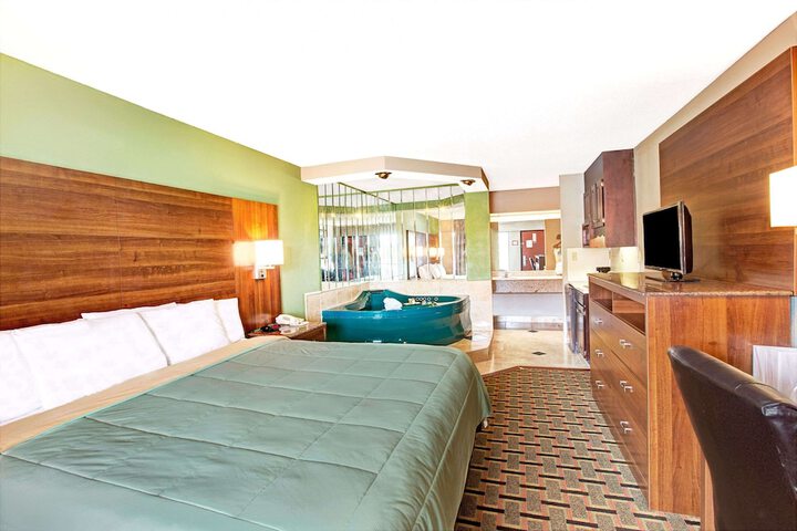 1 King Bed (14 of 15)