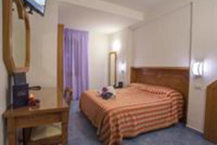HOTEL TERME TIRRENIA