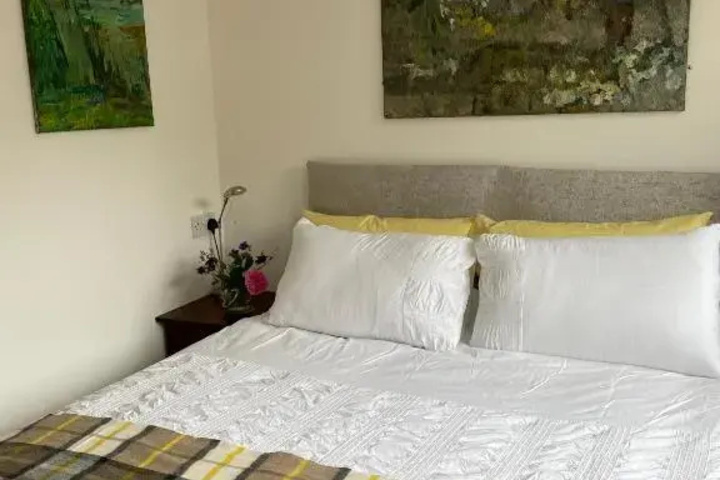 Room 4 of 12