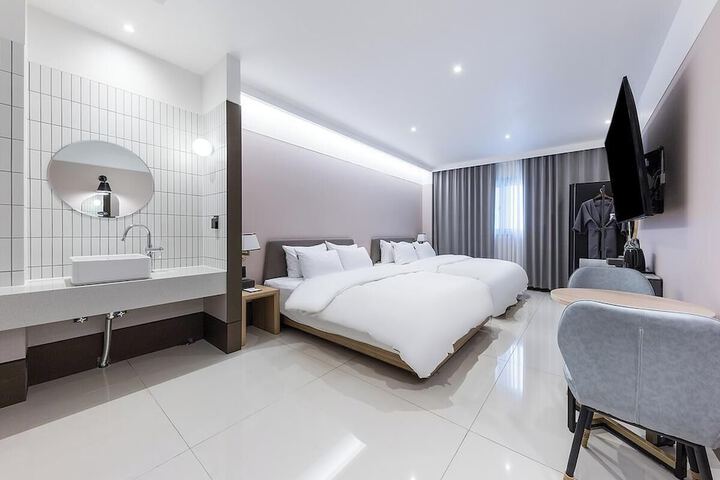 Room 48 of 72