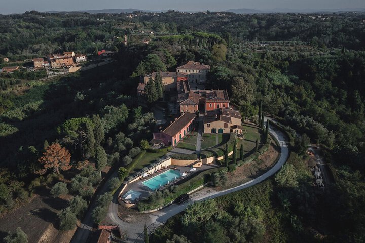 Borgo Di Colleoli Resort in Palaia