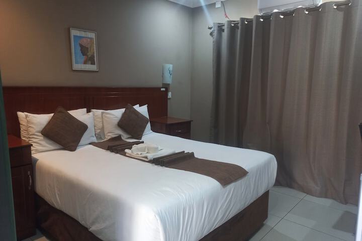 Room 2 of 8
