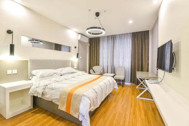 Room 4 of 9
