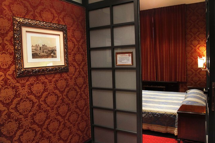 Room 5 of 76