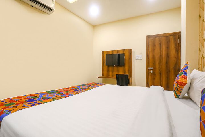 Room 12 of 27