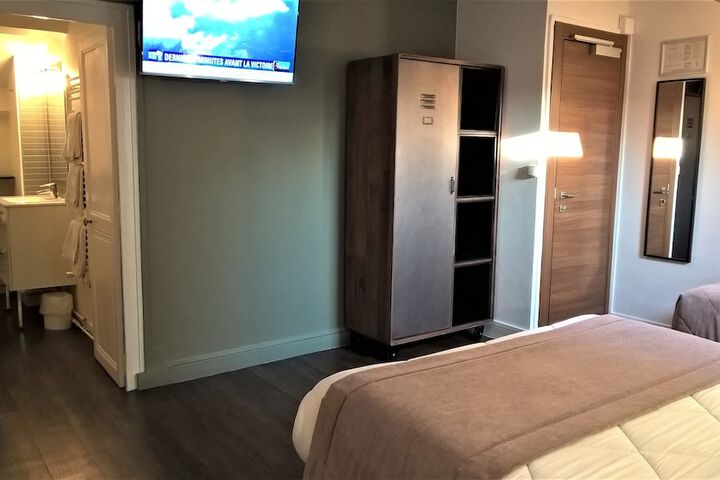 Room 10 of 90