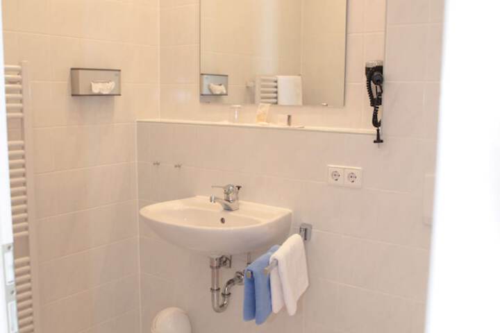 Room 23 of 47