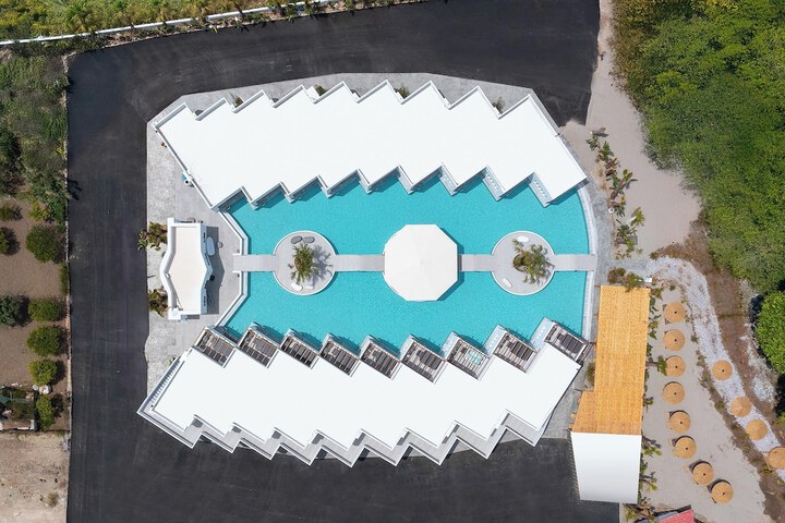 Hotel 35 of 44