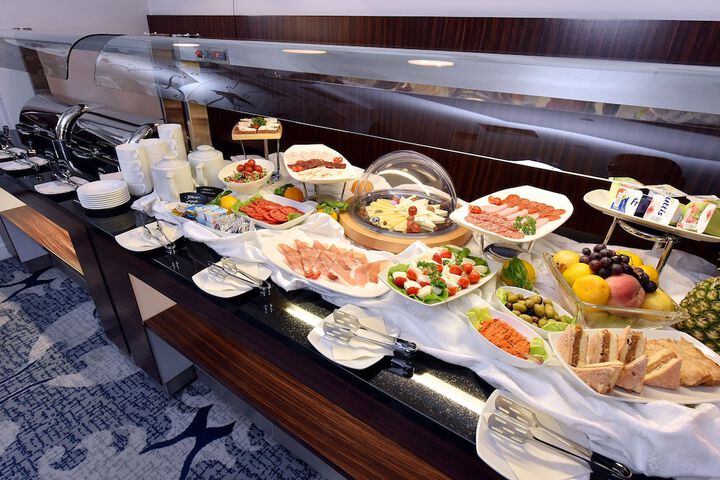 Dining 43 of 61