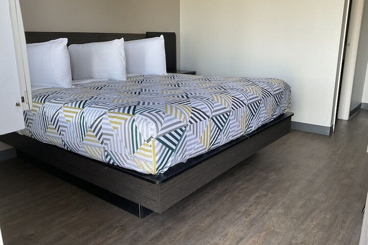 Room 18 of 43