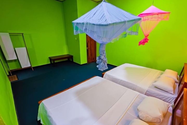 Room 8 of 33