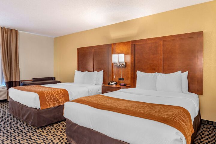 2 Queen Beds (7 of 11)