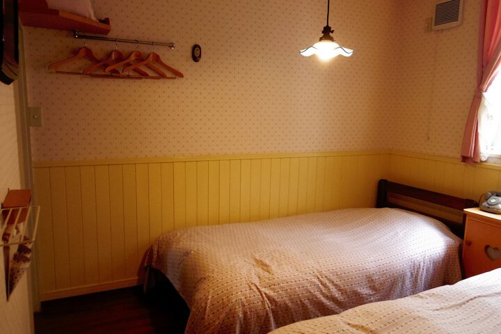 Room 9 of 34