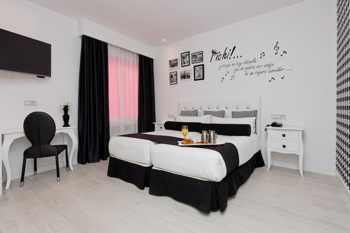Room 8 of 83