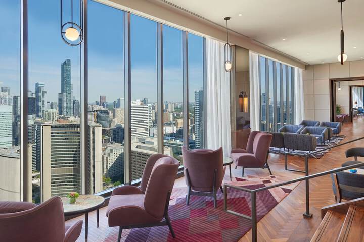 Lounge 70 of 120