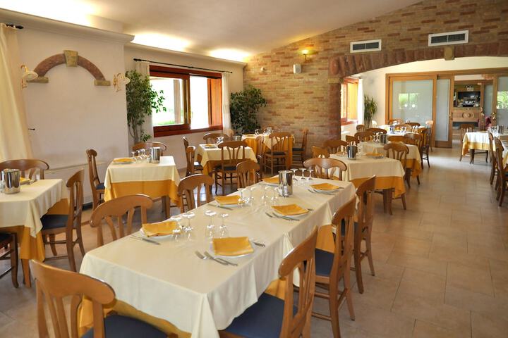 Dining 42 of 79