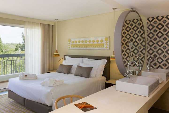 Room 15 of 50