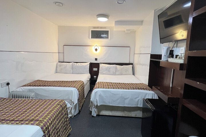 Room 92 of 127