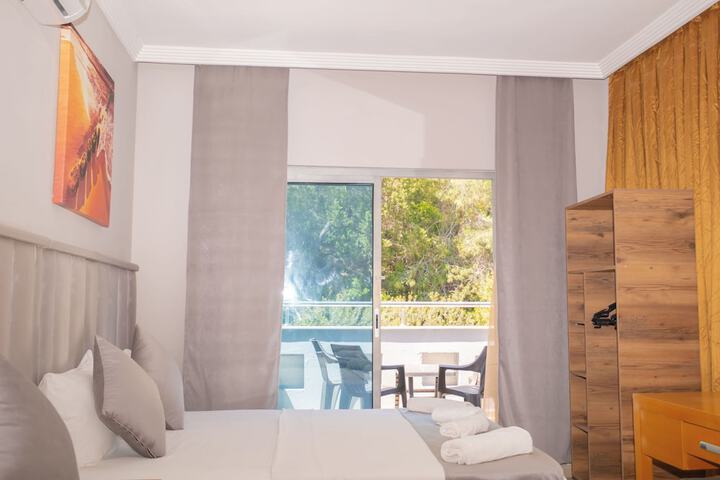 Room 14 of 28