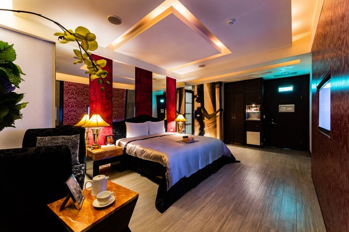 Room 12 of 23