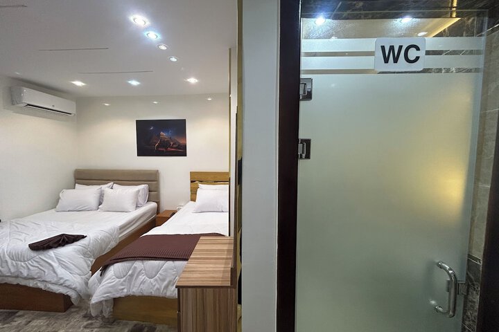 Room 33 of 79