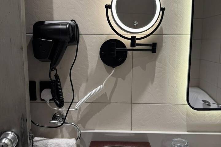 Room 37 of 64