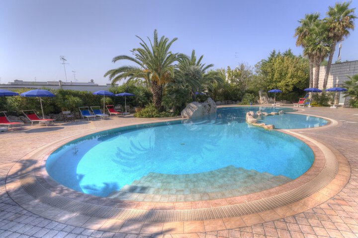Hotel with Pool