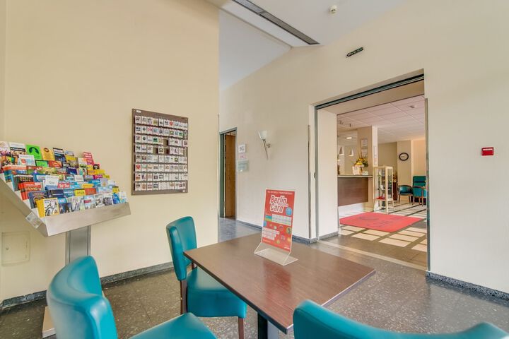 Entrance & Lobby