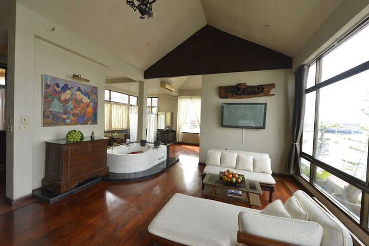 Room 104 of 167